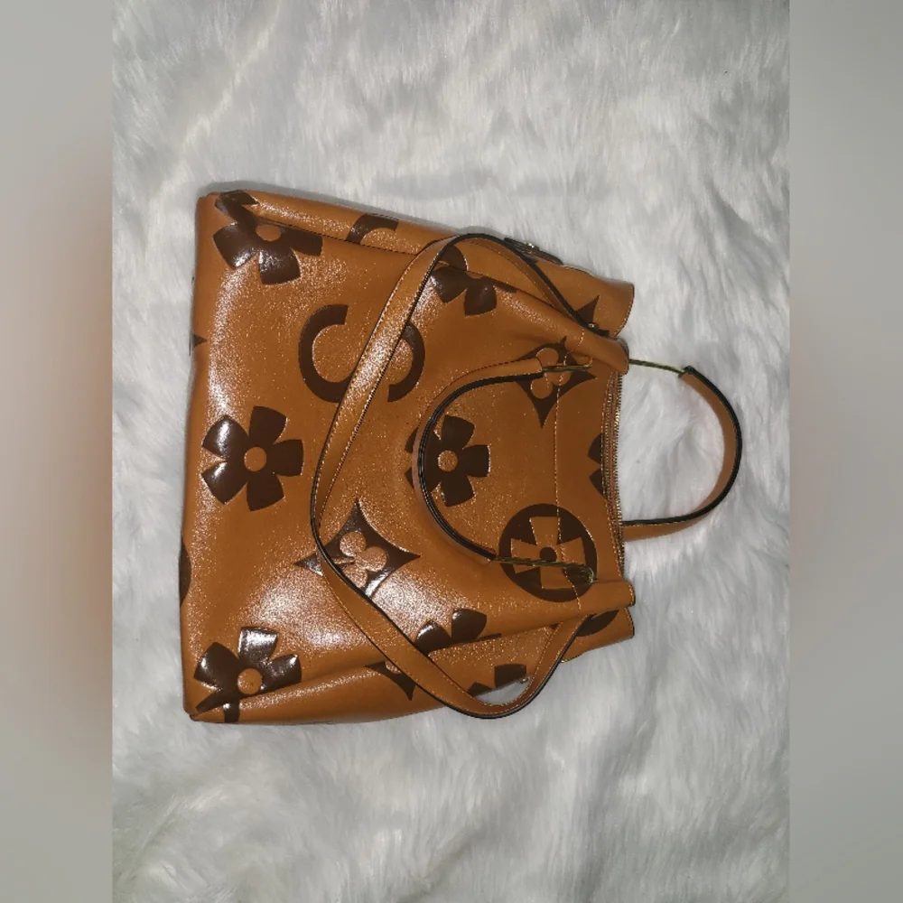 Stylish Brown Leather Tote Bag